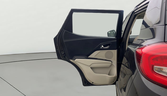 2019 Mahindra XUV300 W8 (O) 1.5 DIESEL, Diesel, Manual, 87,870 km, LHS Rear Door