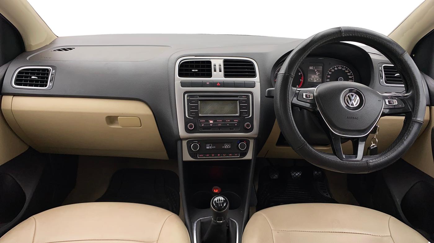 2014 Volkswagen Polo HIGHLINE1.2L, Petrol, Manual, 64,037 km, Dashboard