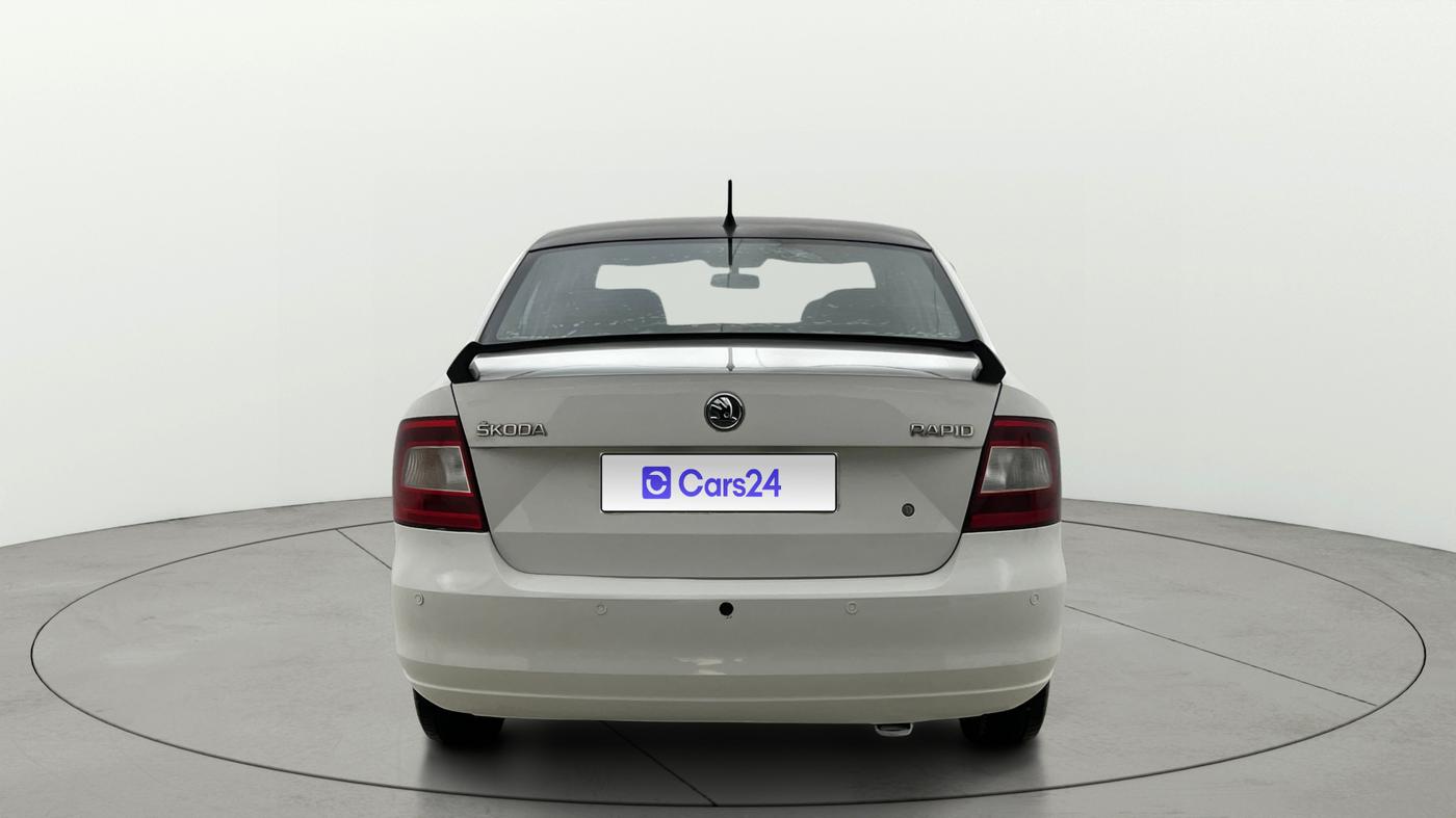 2015 Skoda Rapid AMBITION 1.6 MPI MT PLUS, Petrol, Manual, 67,754 km, Back/Rear