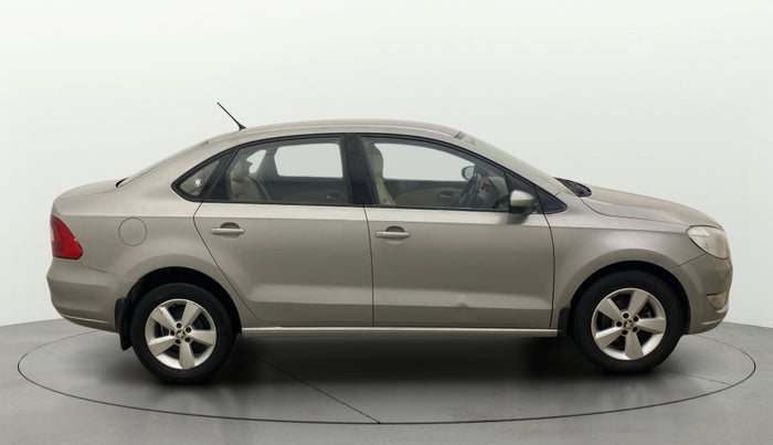 2016 Skoda Rapid AMBITION 1.6 MPI MT, Petrol, Manual, 82,089 km, Right Side View