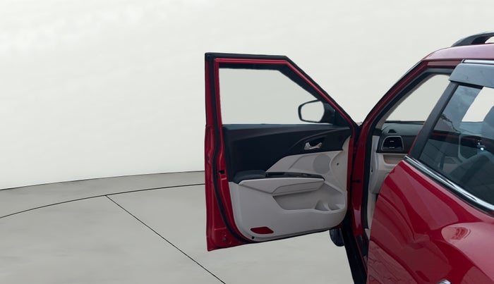 2024 Mahindra XUV300 W8 (O) 1.2 PETROL AMT, Petrol, Automatic, 20,797 km, LHS Front Door