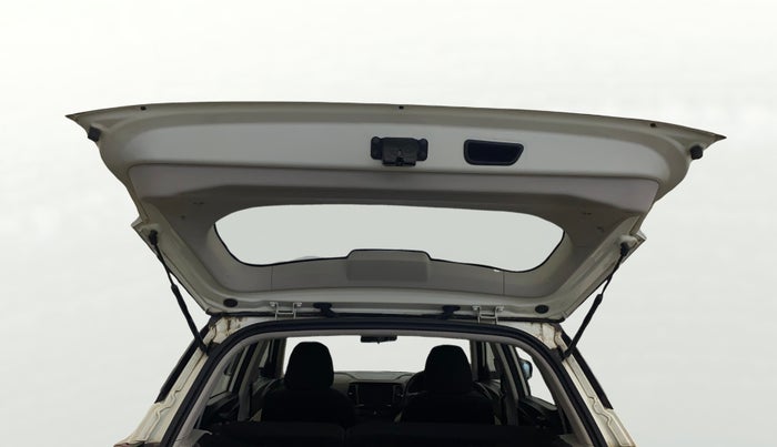 2021 Mahindra XUV300 W4 1.2 PETROL, Petrol, Manual, 29,450 km, Boot Door Open