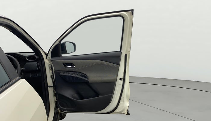 2024 Nissan MAGNITE N-Connecta B4D 1.0 Petrol MT Dual Tone, Petrol, Manual, 3,297 km, RHS Front Door