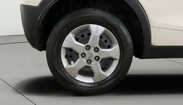 2023 Mahindra XUV300 W6 1.2 PETROL AMT, Petrol, Automatic, 39,599 km, Right Rear Wheel