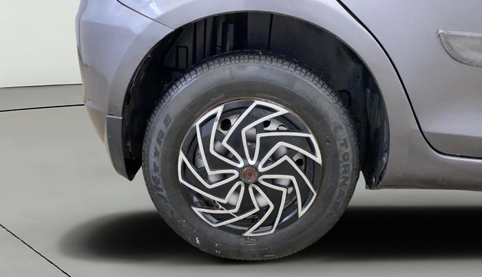 2017 Maruti Swift LXI (O), Petrol, Manual, 34,097 km, Right Rear Wheel