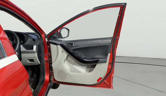 2018 Tata NEXON XM PETROL, Petrol, Manual, 1,29,921 km, RHS Front Door