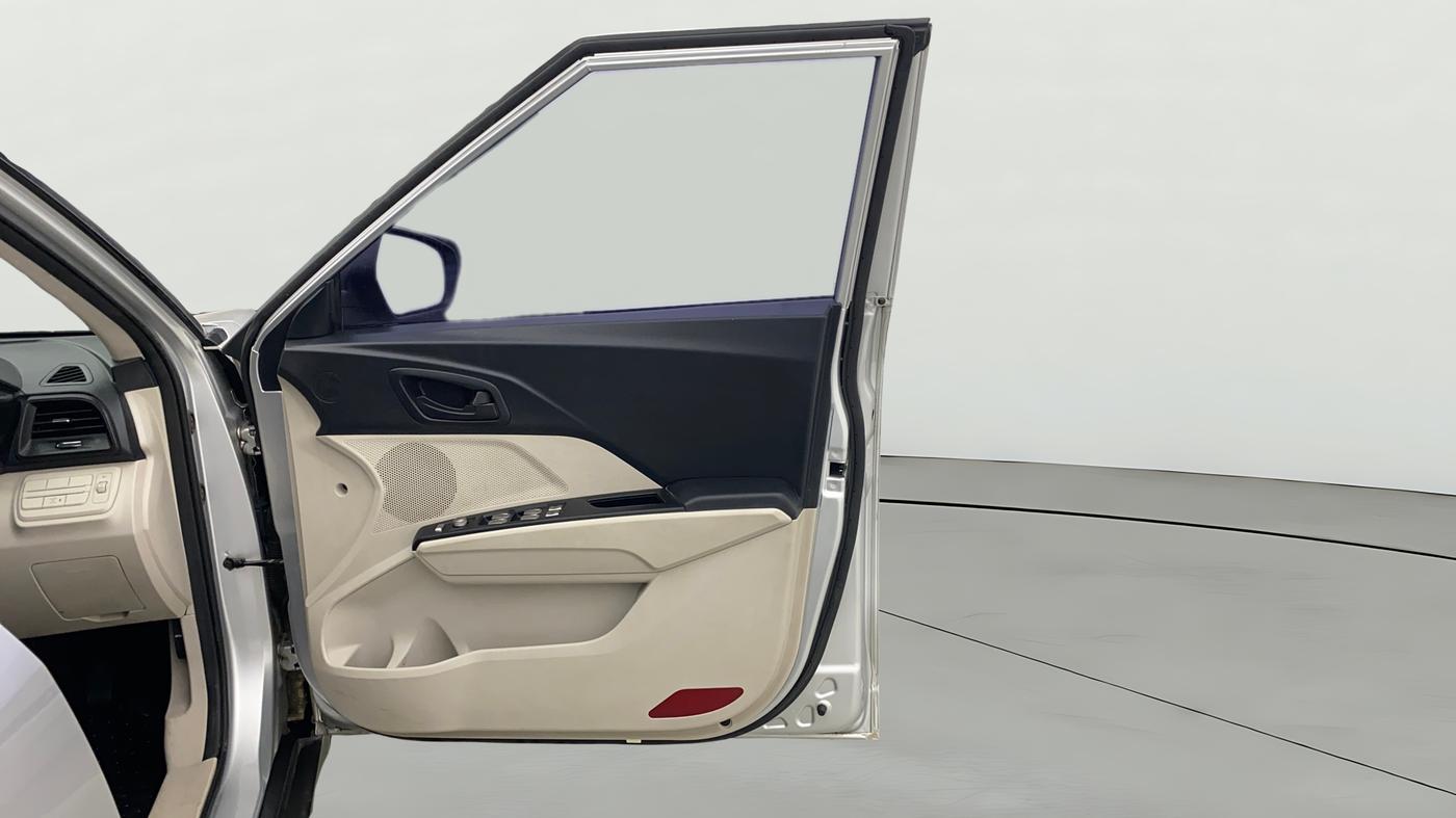 2021 Mahindra XUV300 W4 1.2 PETROL, Petrol, Manual, 45,494 km, RHS Front Door