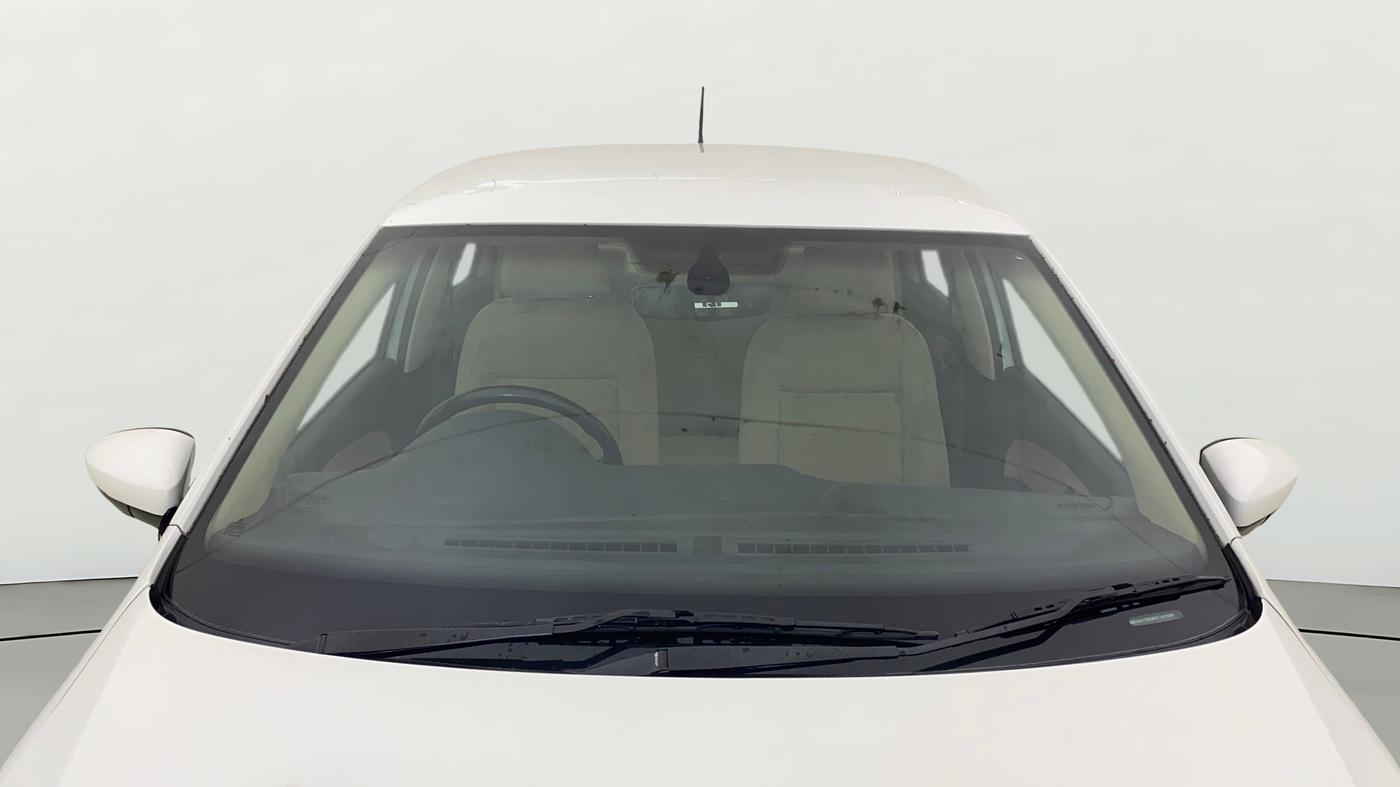 2017 Volkswagen Ameo HIGHLINE1.2L PLUS 16 ALLOY, Petrol, Manual, 83,570 km, Front Windshield