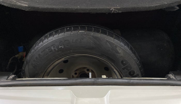 2020 Maruti Swift LXI, CNG, Manual, 94,918 km, Roof