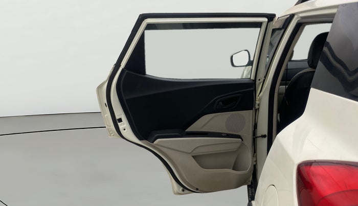 2021 Mahindra XUV300 W6 1.5 DIESEL AMT, Diesel, Automatic, 1,14,435 km, LHS Rear Door