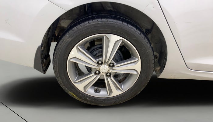 2017 Hyundai Verna 1.6 VTVT SX O, Petrol, Manual, 81,006 km, Right Rear Wheel