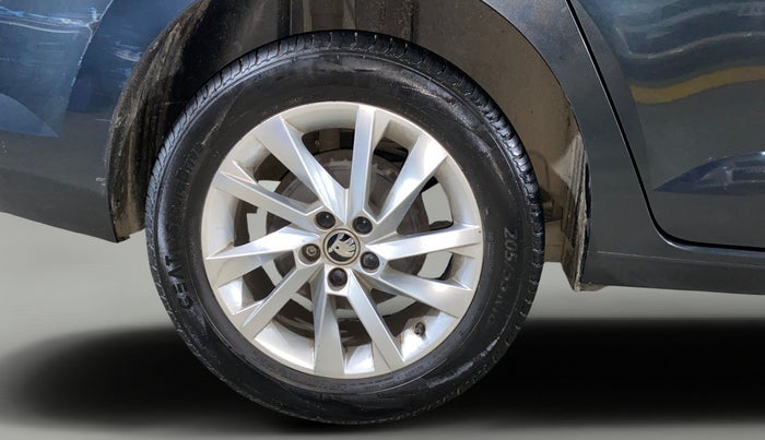 2022 Skoda SLAVIA AMBITION 1.0L TSI AT, Petrol, Automatic, 37,393 km, Right Rear Wheel