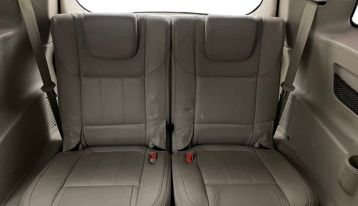 2015 Mahindra XUV500 W10, Diesel, Manual, 1,14,508 km, Third Seat Row ( optional )