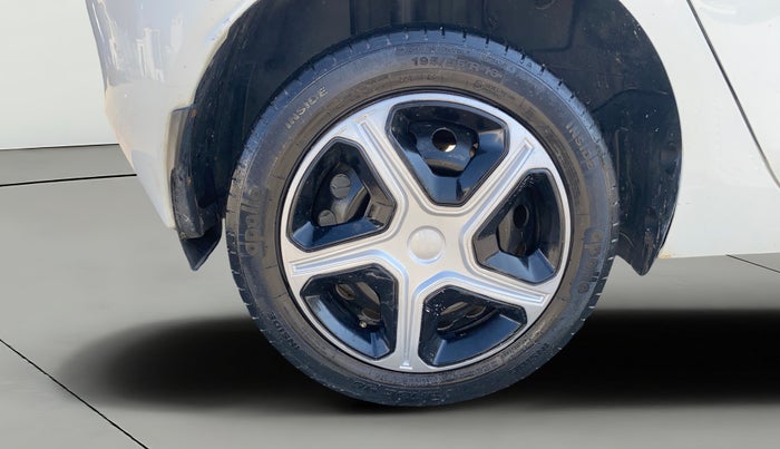 2021 Tata ALTROZ XT DIESEL, Diesel, Manual, 93,147 km, Right Rear Wheel