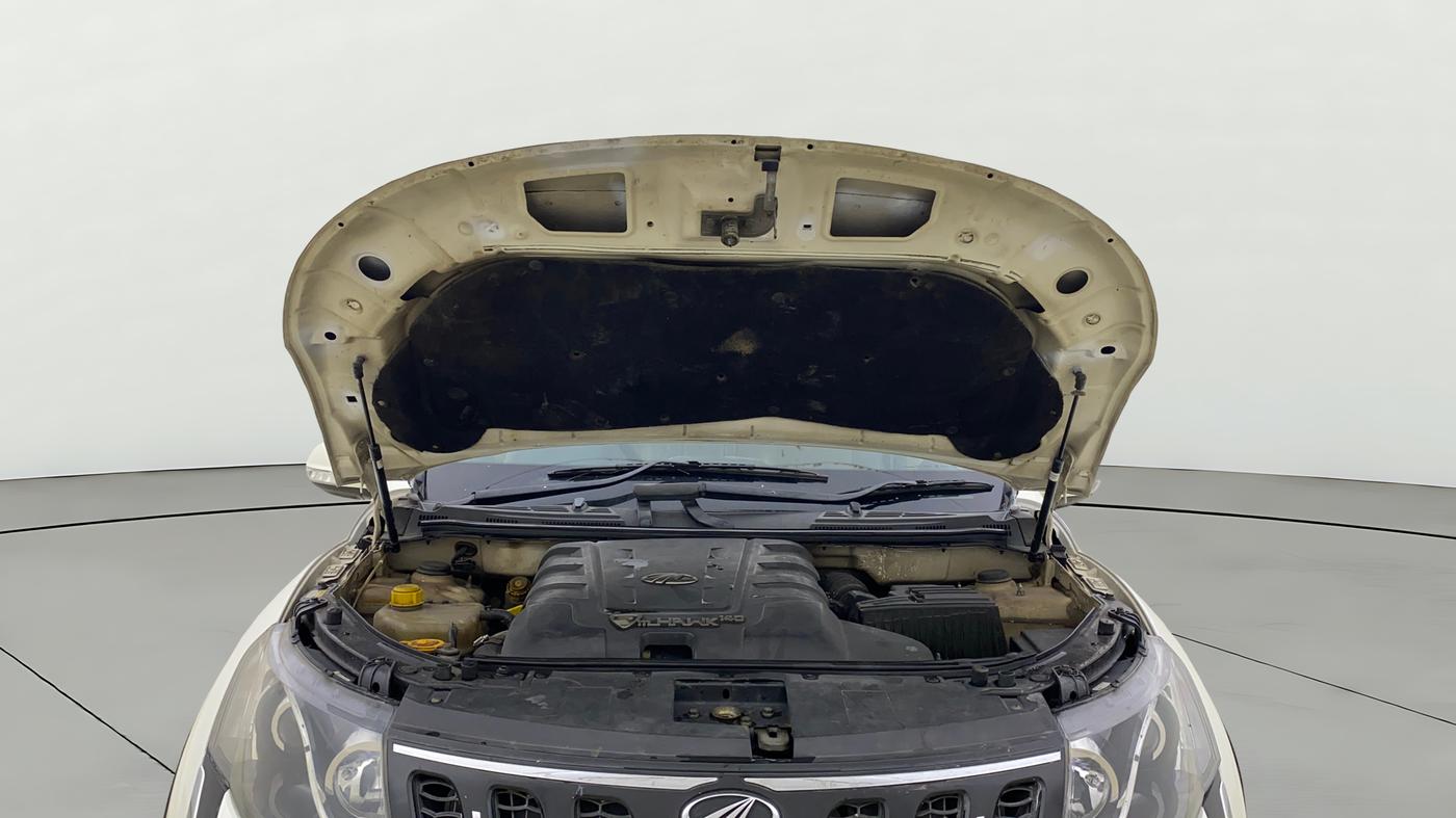 2016 Mahindra XUV500 W10 AT, Diesel, Automatic, 1,22,669 km, Open Bonet