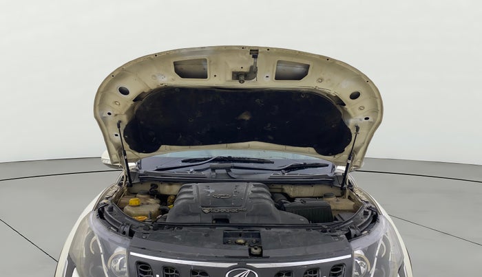 2016 Mahindra XUV500 W10 AT, Diesel, Automatic, 1,22,657 km, Open Bonet