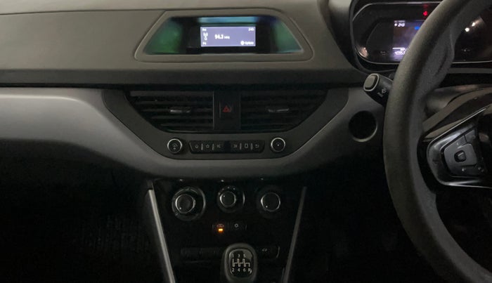 2023 Tata NEXON XM SUNROOF PETROL, Petrol, Manual, 40,988 km, Air Conditioner