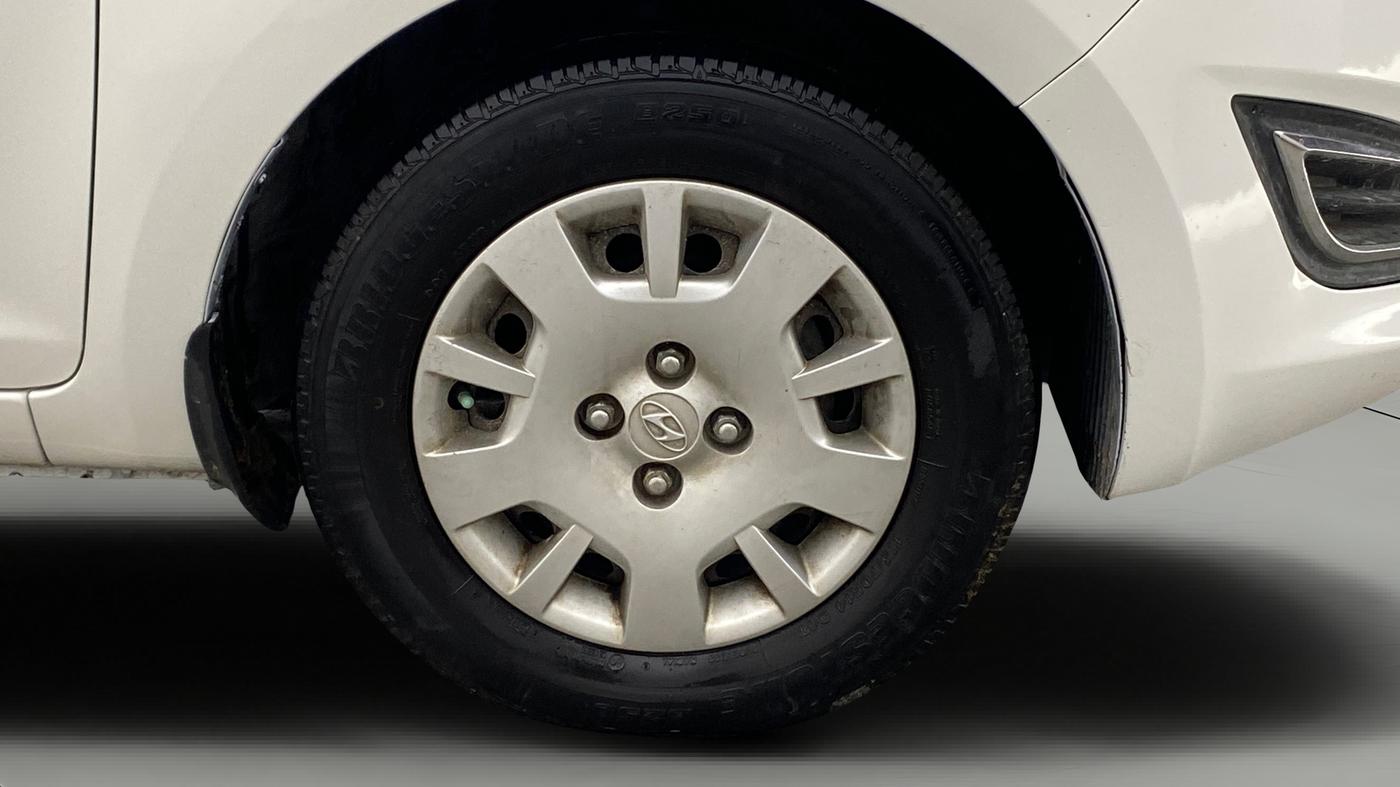 2013 Hyundai i20 MAGNA 1.2, Petrol, Manual, 65,517 km, Right Front Wheel