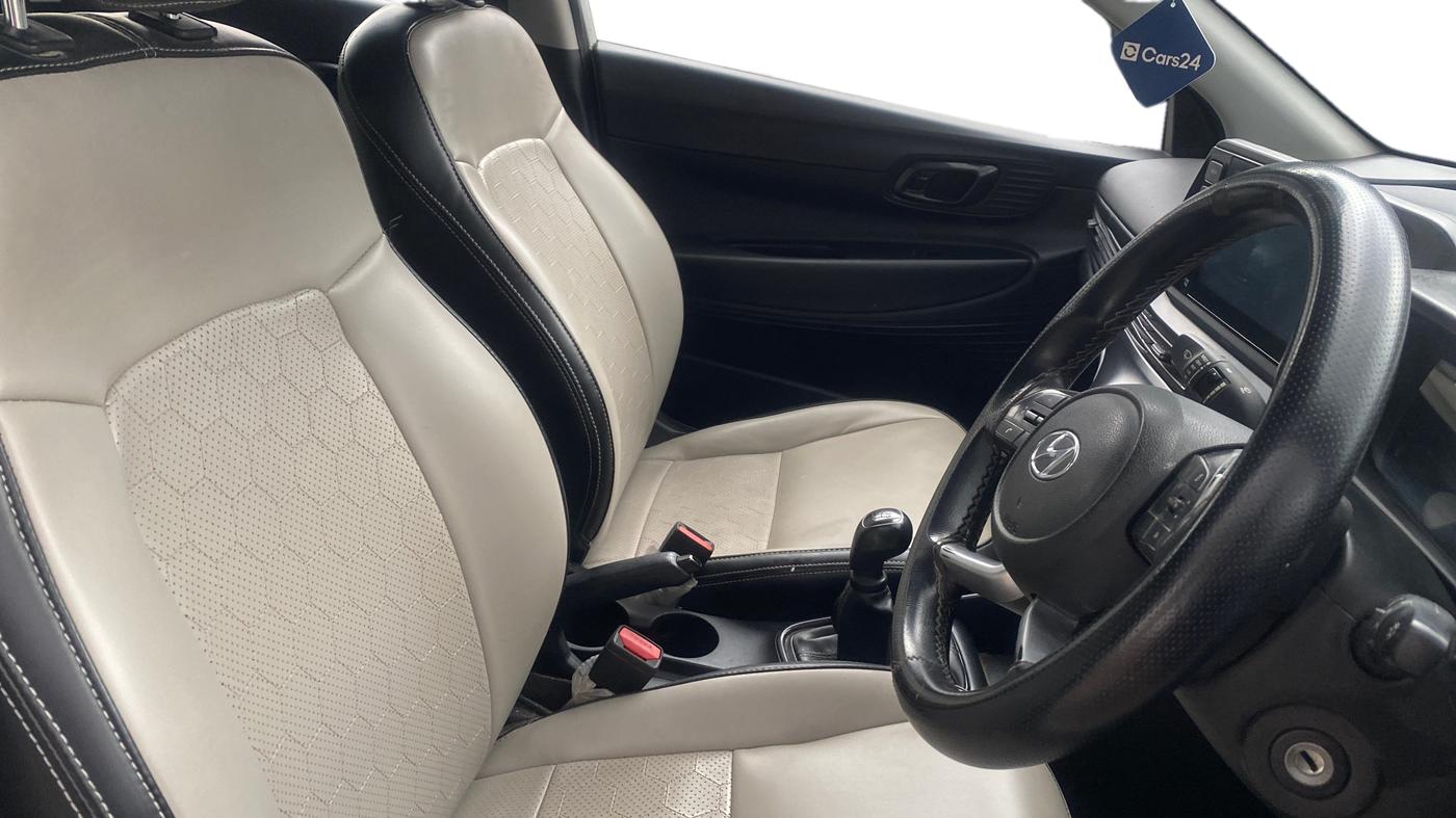 2021 Hyundai NEW I20 SPORTZ 1.2 MT, Petrol, Manual, 23,749 km, Right Side Front Door Cabin