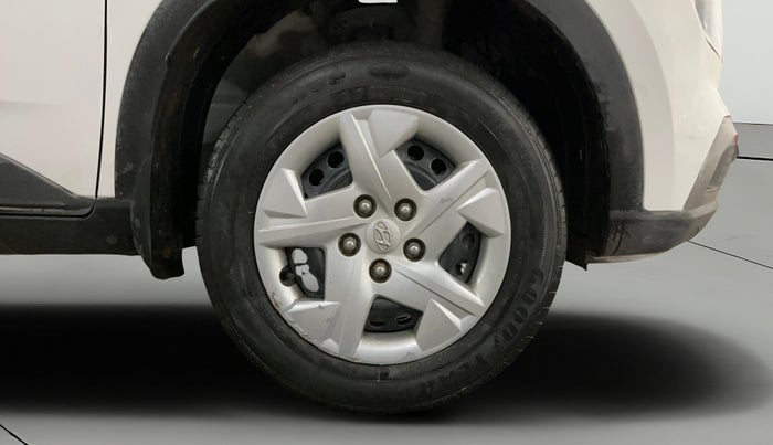 2021 Hyundai VENUE S 1.2, Petrol, Manual, 34,800 km, Right Front Wheel