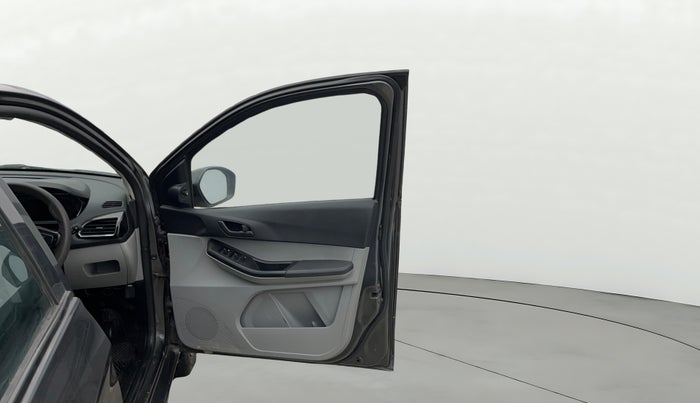 2022 Tata Tiago XT CNG, CNG, Manual, 67,292 km, RHS Front Door