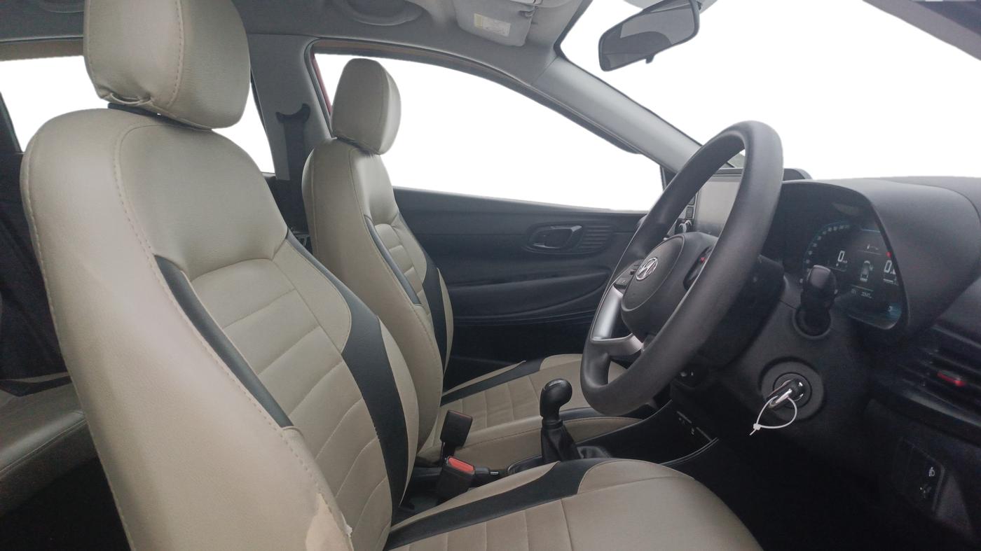 2022 Hyundai NEW I20 SPORTZ 1.2 MT DUAL TONE, Petrol, Manual, 20,546 km, Right Side Front Door Cabin