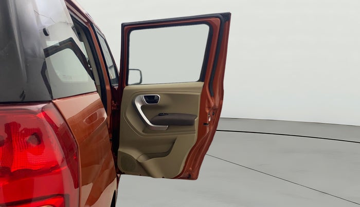 2016 Mahindra TUV300 T8, Diesel, Manual, 1,39,938 km, RHS Rear Door