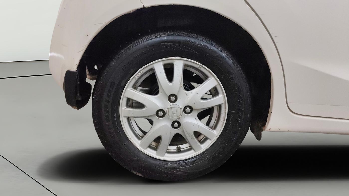 2015 Honda Brio VX AT, Petrol, Automatic, 52,466 km, Right Rear Wheel