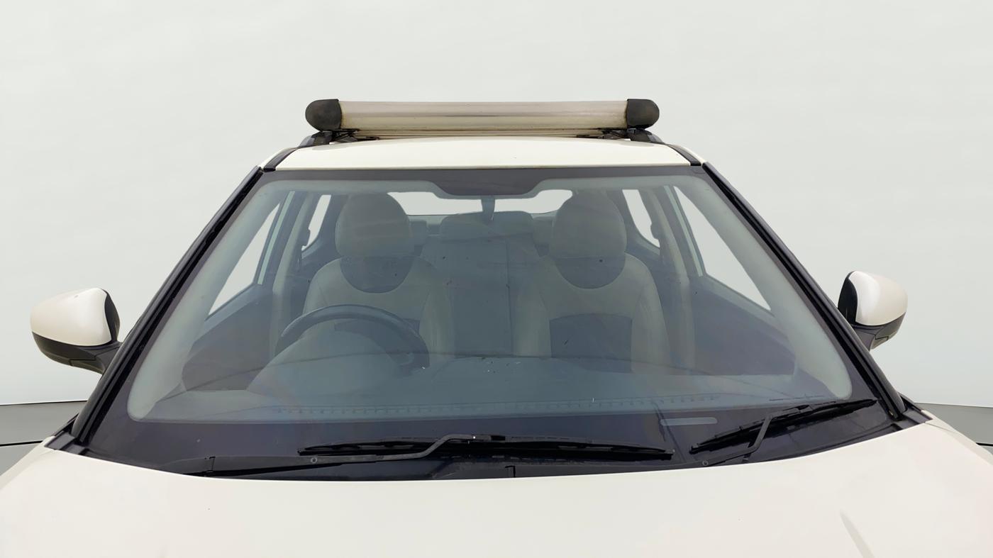2020 Mahindra XUV300 W6 1.2 PETROL, Petrol, Manual, 99,774 km, Front Windshield