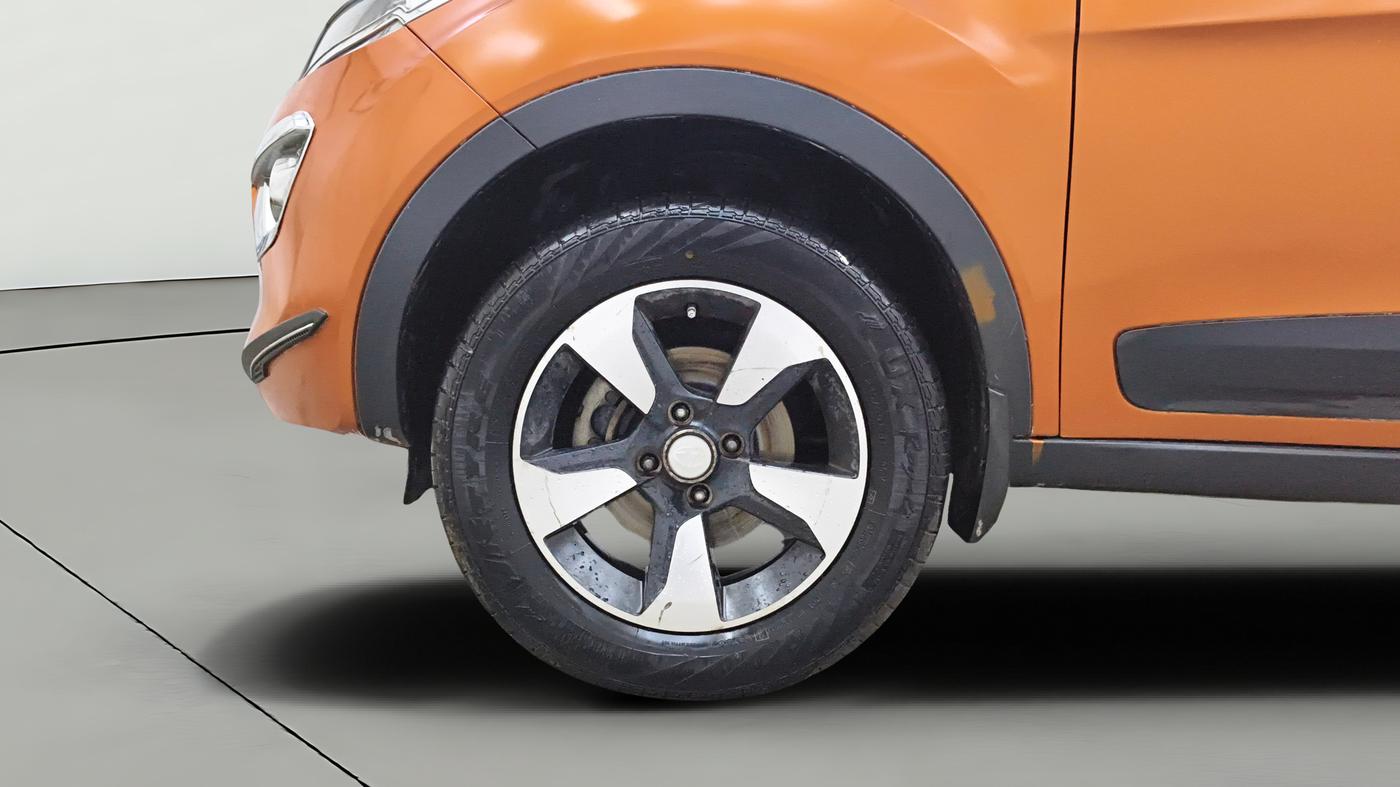 2018 Tata NEXON XZA PLUS DIESEL DUAL TONE, Diesel, Automatic, 40,712 km, Left Front Wheel