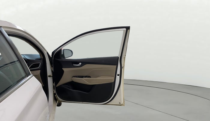 2017 Hyundai Verna 1.6 VTVT SX O, Petrol, Manual, 49,542 km, RHS Front Door