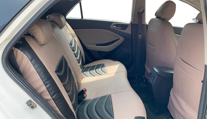 2017 Hyundai Elite i20 ASTA 1.2 (O), CNG, Manual, 1,45,979 km, Right Side Rear Door Cabin