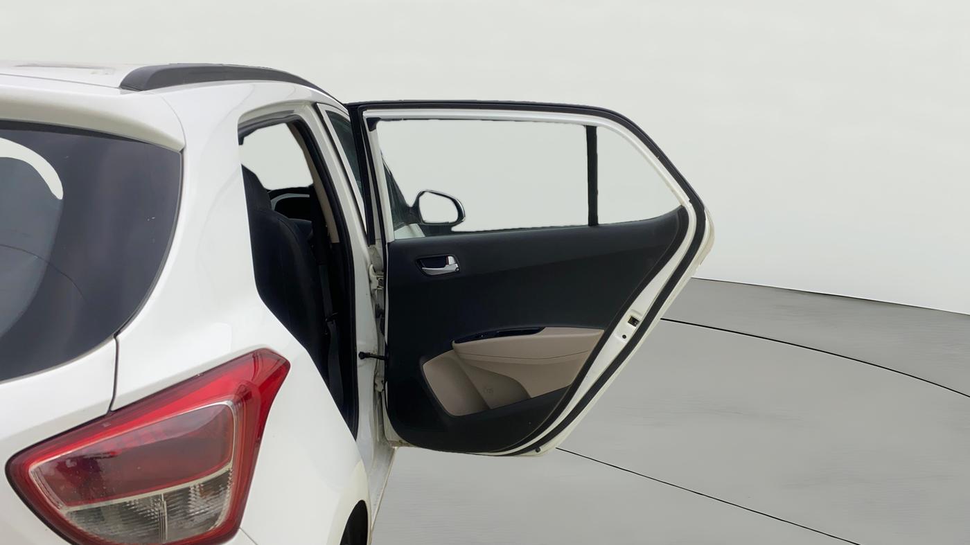 2017 Hyundai Grand i10 SPORTZ (O) AT 1.2 KAPPA VTVT, Petrol, Automatic, 34,422 km, RHS Rear Door