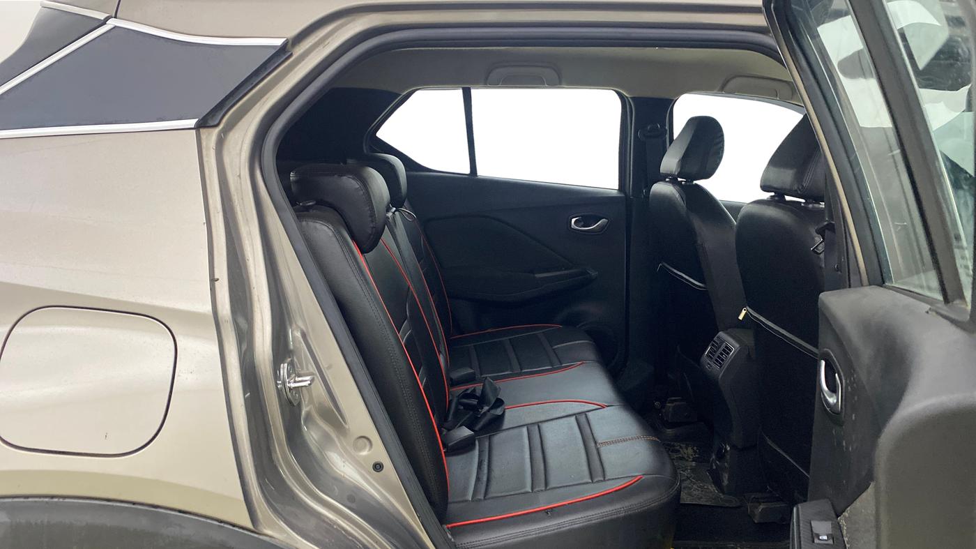 2021 Nissan Kicks XV 1.5, Petrol, Manual, 31,153 km, Right Side Rear Door Cabin