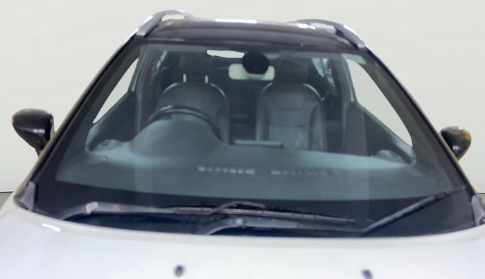 2019 Nissan Kicks XV PREMIUM (O) DIESEL, Diesel, Manual, 1,39,290 km, Front Windshield