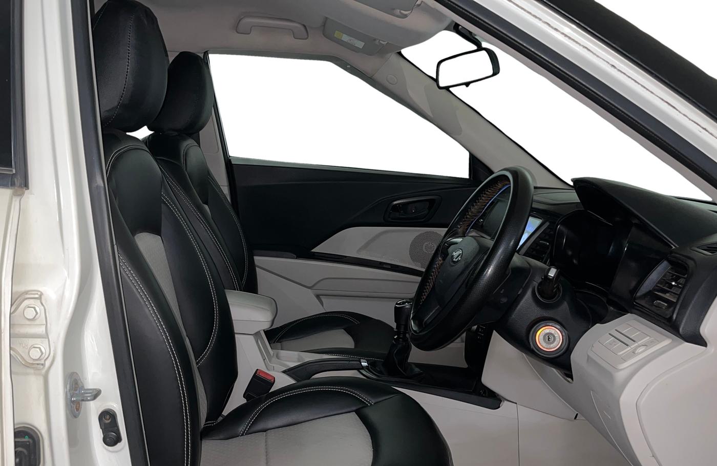 2020 Mahindra XUV300 W4 1.2 PETROL, Petrol, Manual, 76,769 km, Right Side Front Door Cabin