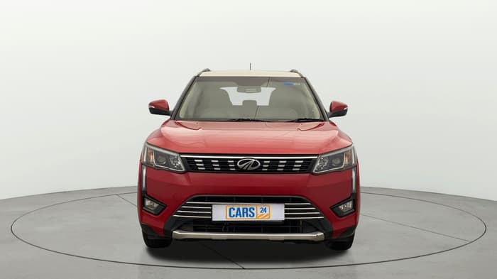 2022 Mahindra XUV300 W8 (O) 1.2 PETROL AMT DUAL TONE, Petrol, Automatic, 29,845 km, Front