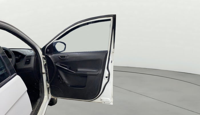 2017 Tata Bolt XE QUADRAJET, Diesel, Manual, 56,961 km, RHS Front Door