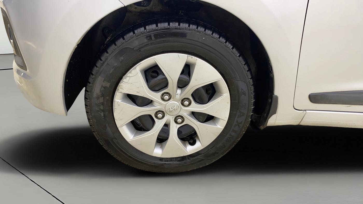 2014 Hyundai Xcent S 1.2, Petrol, Manual, 1,17,926 km, Left Front Wheel