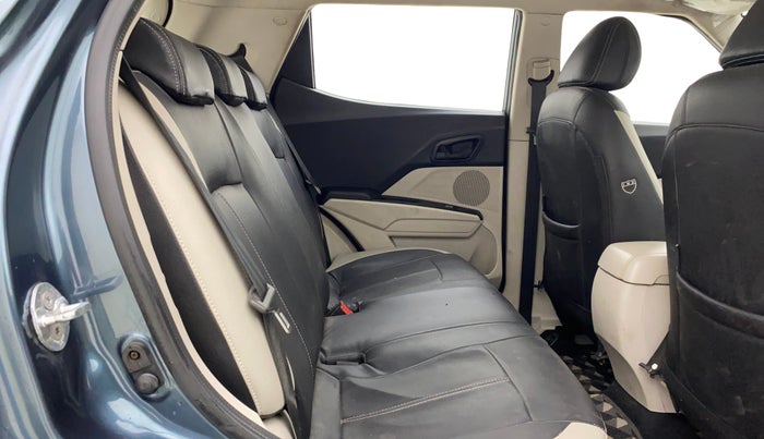 2019 Mahindra XUV300 W6 1.2 PETROL, Petrol, Manual, 1,37,766 km, Right Side Rear Door Cabin
