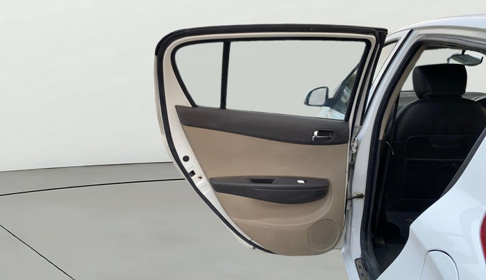 2014 Hyundai i20 MAGNA (O) 1.2, CNG, Manual, 1,16,327 km, LHS Rear Door