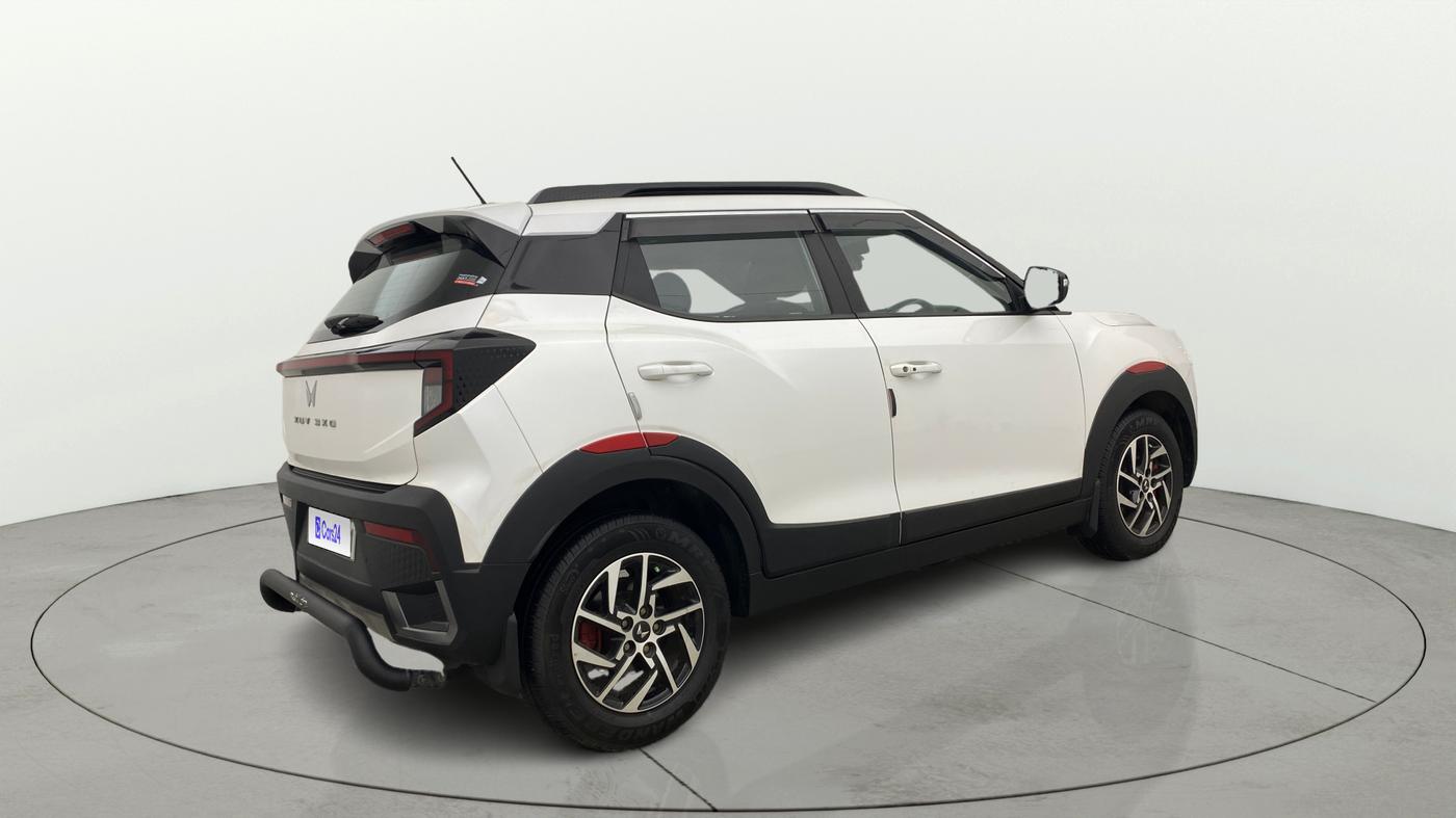 2024 Mahindra XUV 3XO AX5 1.2 L TCMPFI AT, Petrol, Automatic, 16,424 km, Right Back Diagonal