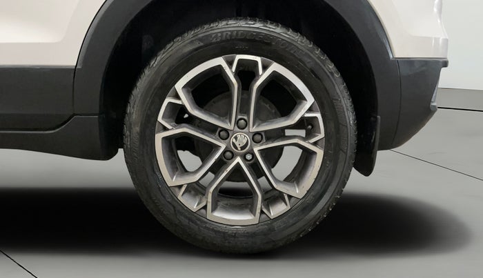 2023 Skoda KUSHAQ STYLE 1.5L TSI DSG (6 AIRBAGS), Petrol, Automatic, 26,315 km, Left Rear Wheel