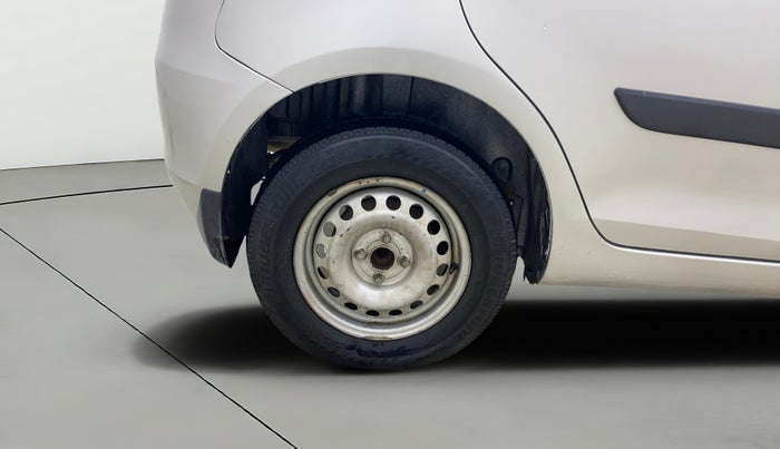 2016 Maruti Swift LXI, Petrol, Manual, 1,42,033 km, Right Rear Wheel