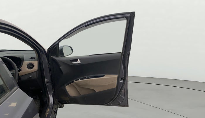 2018 Hyundai Xcent SX 1.2, CNG, Manual, 1,33,725 km, RHS Front Door