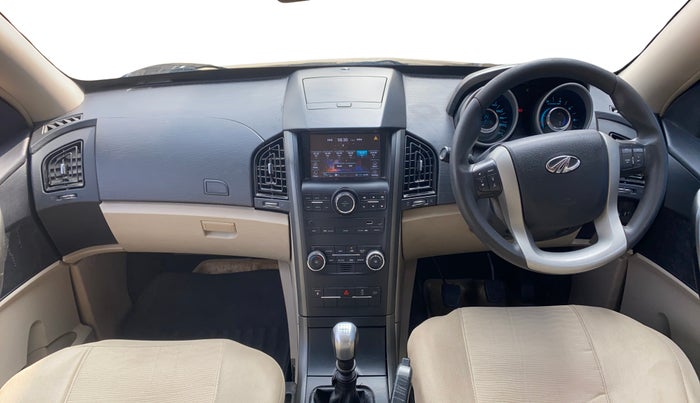 2015 Mahindra XUV500 W6, Diesel, Manual, 1,13,116 km, Dashboard
