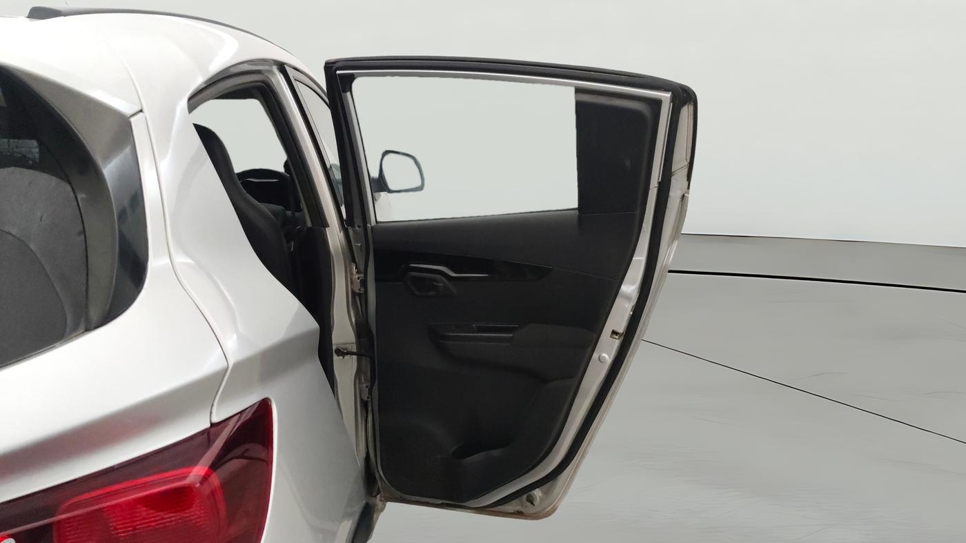 2017 Mahindra KUV 100 NXT K8 P 6 STR, Petrol, Manual, 1,00,569 km, RHS Rear Door