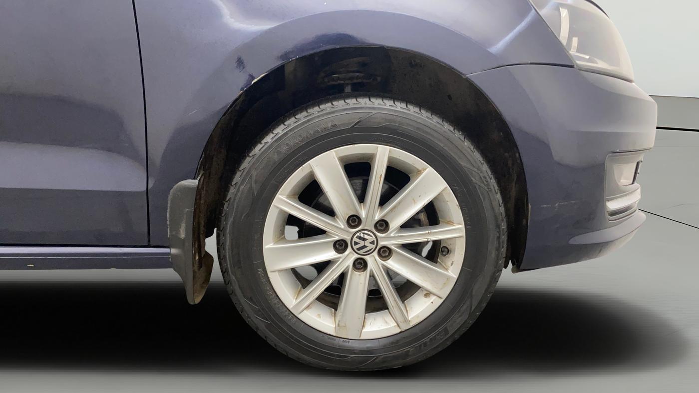 2015 Volkswagen Vento HIGHLINE PETROL AT, Petrol, Automatic, 64,067 km, Right Front Wheel