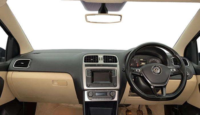 2017 Volkswagen Polo HIGHLINE1.2L, Petrol, Manual, 1,03,836 km, Dashboard