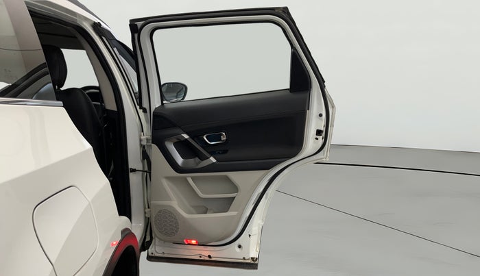 2022 Tata Safari XT PLUS, Diesel, Manual, 69,692 km, RHS Rear Door